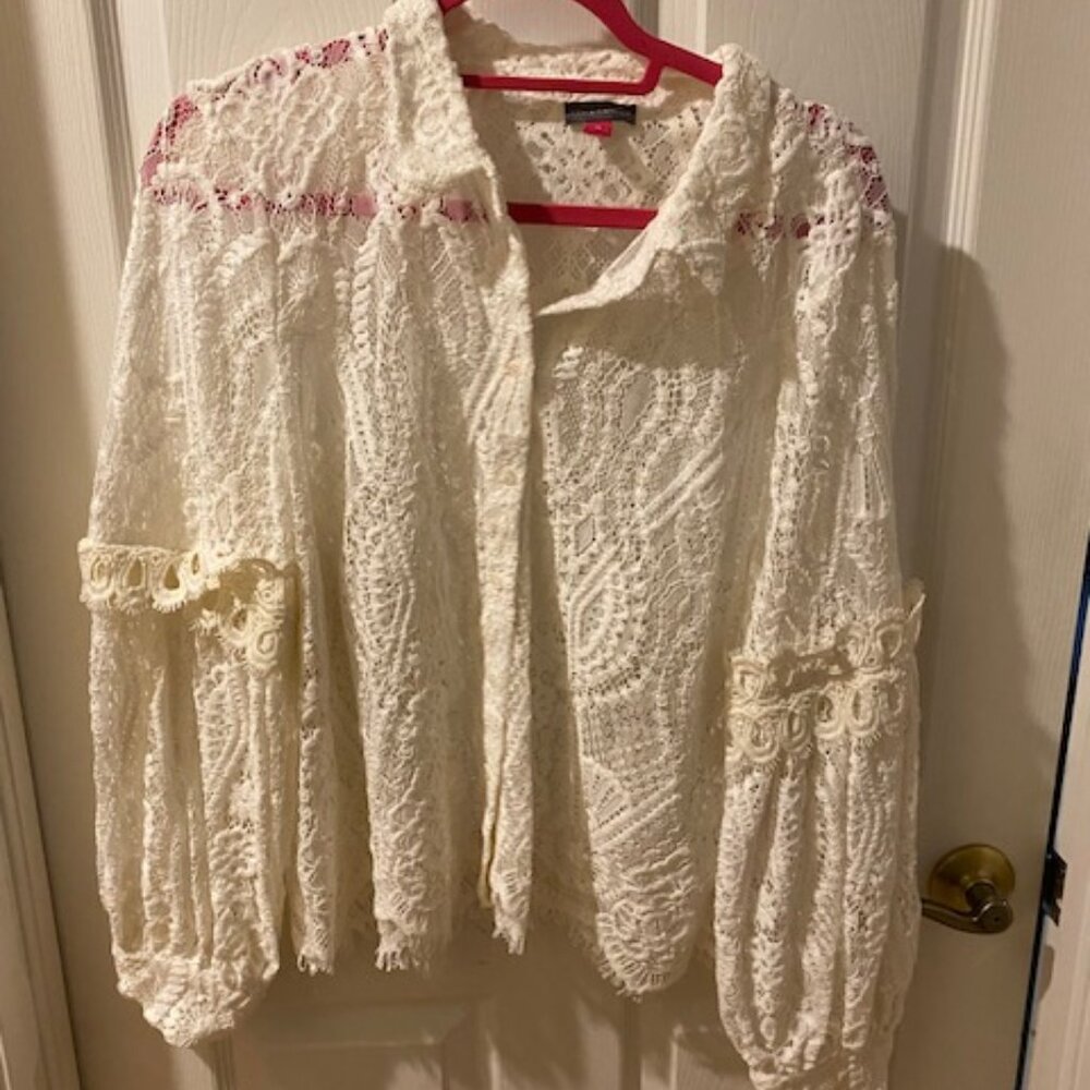 Vince Camuto Lace long sleeved button up top